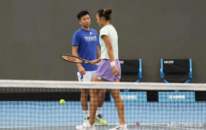 轻球员在球 轻球员在球