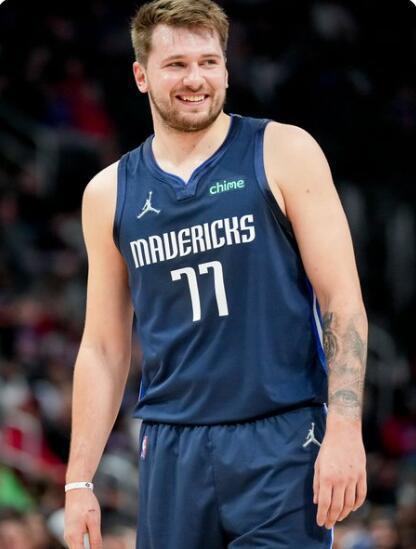 背靠背夺冠 背靠背夺冠