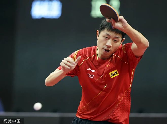 切尔西球迷赛前抗议老板：我们不是阿森纳，要么赢要么滚！.