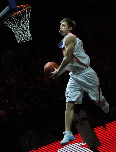 杀入联赛强 杀入联赛强